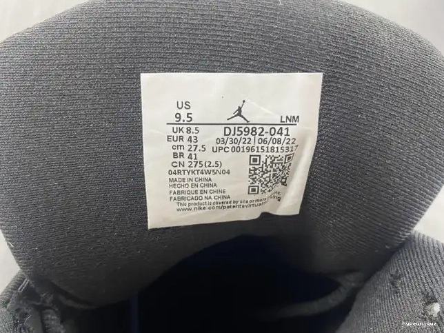 HYPE University Blue Air DJ5982-041 13 Jordan 0426